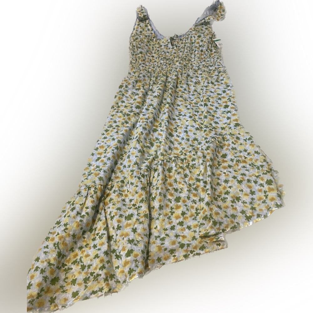 BP Daisy Spray Asymmetrical Hem Smocked Floral S 🩷 81